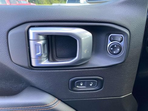 Used 2023 Jeep Gladiator Mojave w/ Cold Weather Group AWD/4WD image 17