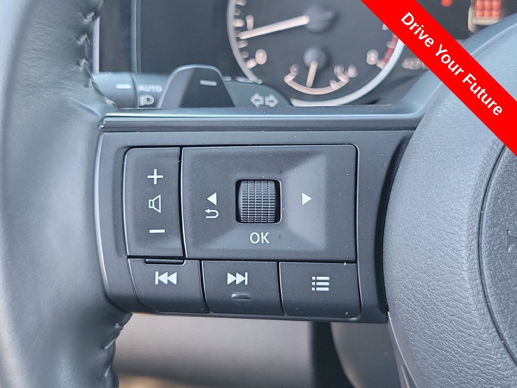 Used 2025 Nissan Pathfinder SV FWD image 5