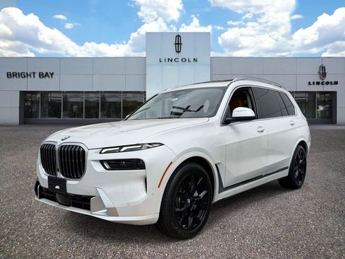 Used 2024 BMW X7 xDrive40i w/ Parking Assistance Package AWD/4WD image 2