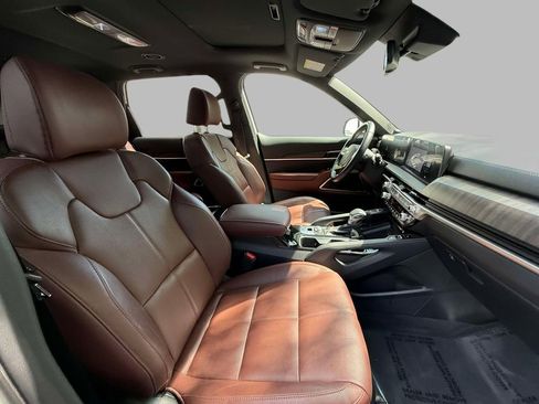 Used 2024 Kia Telluride EX w/ EX Captain's Chair Package image 14