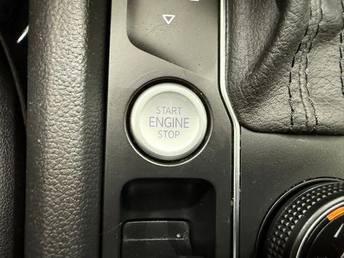 Used 2021 Volkswagen Atlas SE image 44