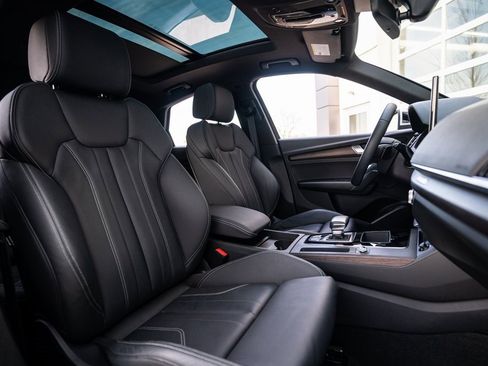 Used 2023 Audi Q5 2.0T Premium w/ Convenience Package image 16