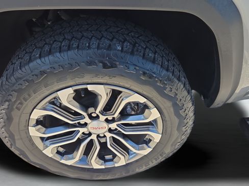 Used 2023 GMC Canyon Denali AWD/4WD image 32