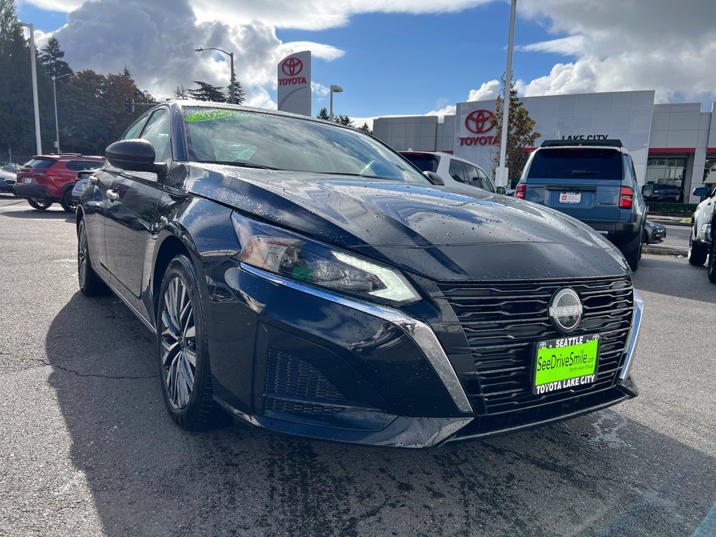 Used 2025 Nissan Altima 2.5 SV FWD image 1