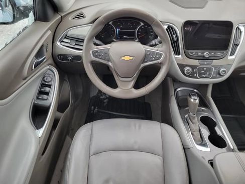 Used 2018 Chevrolet Malibu LT w/ Leather Package FWD image 10