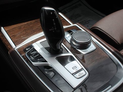 Used 2020 BMW 750i xDrive 750i xDrive image 10