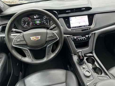 Certified 2022 Cadillac XT5 Premium Luxury w/ LPO, ONYX Package image 31