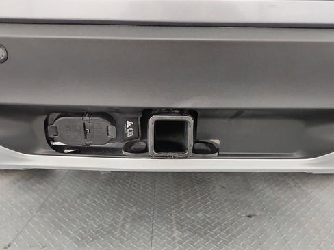 Used 2022 Ford Explorer XLT w/ Equipment Group 202A image 16