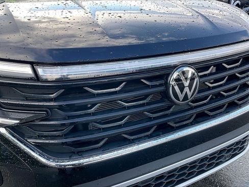 Used 2025 Volkswagen Atlas Cross Sport SE AWD/4WD image 28
