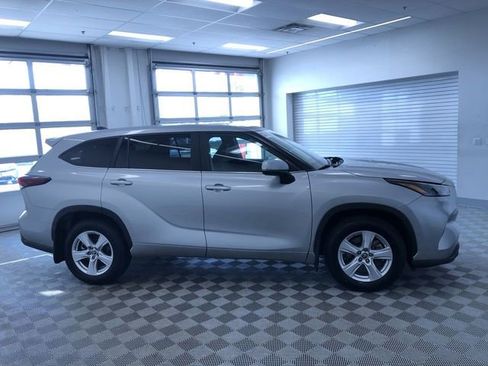 Certified 2024 Toyota Highlander LE image 35