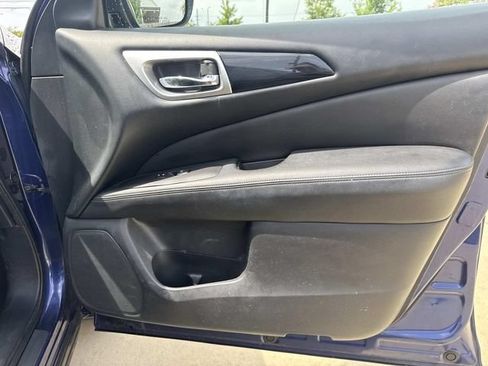 Used 2018 Nissan Pathfinder SV FWD image 13