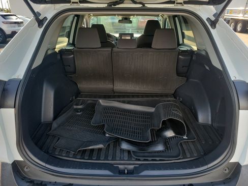 Used 2019 Toyota RAV4 XLE FWD image 31