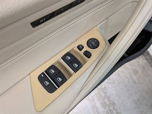 Used 2017 BMW 540i xDrive image 12