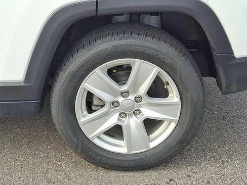 Used 2022 Jeep Compass Latitude AWD/4WD image 26