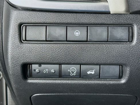 Used 2025 Nissan Rogue SV FWD image 17