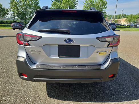Used 2025 Subaru Outback Premium AWD/4WD image 5