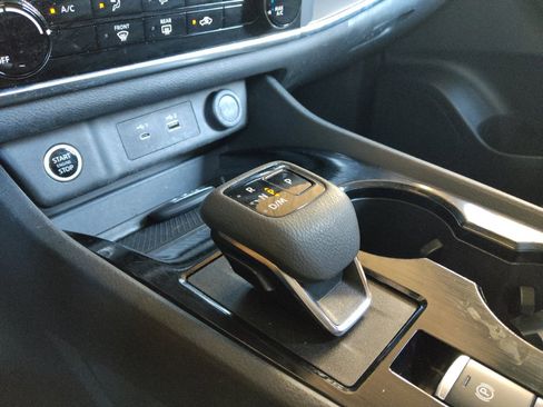 Used 2023 Nissan Rogue S AWD/4WD image 26