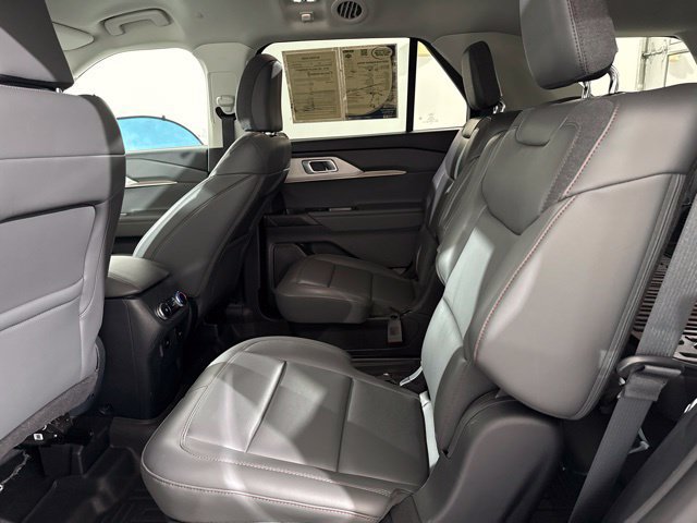 Used 2025 Ford Explorer Active w/ Active Comfort Package RWD image 15