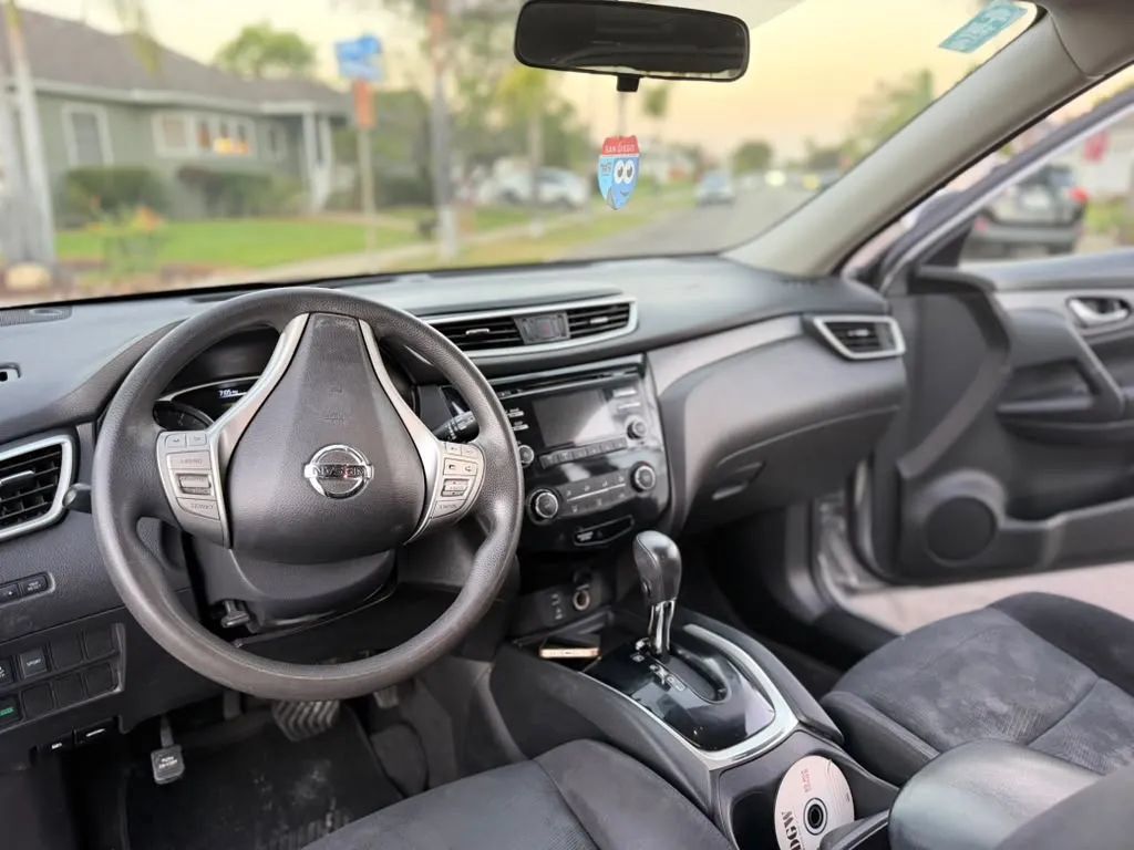 Used 2016 Nissan Rogue S FWD image 4