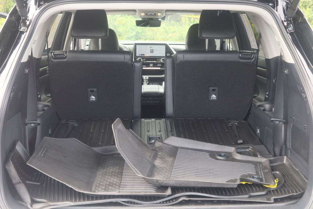 Used 2026 Toyota Highlander Platinum AWD/4WD image 11
