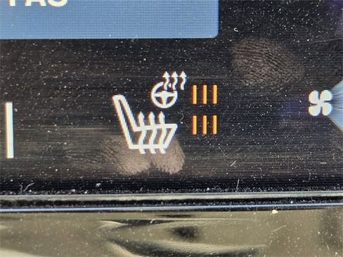 Used 2017 Volvo V90 T6 Cross Country image 24