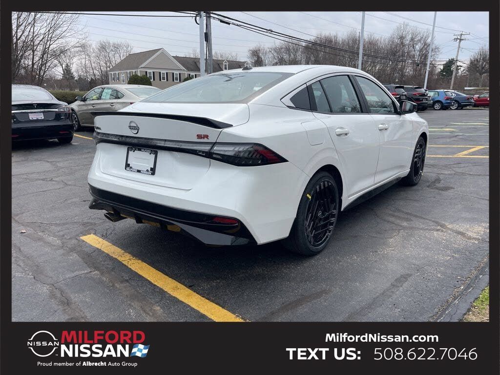 Used 2026 Nissan Sentra SR w/ Floor Mat Package FWD image 5