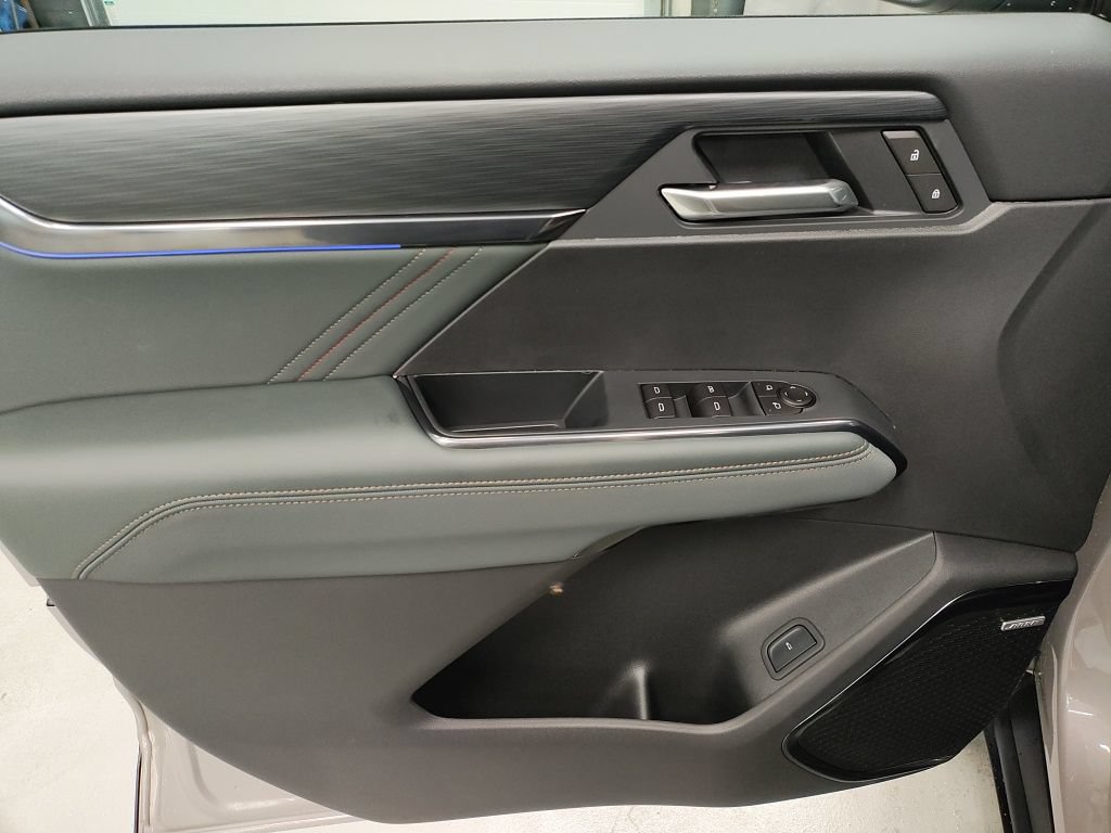 New 2026 GMC Acadia AT4 w/ LPO, Floor Liner Package AWD/4WD image 26