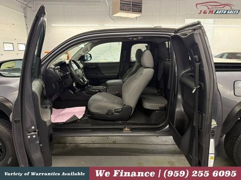 Used 2020 Toyota Tacoma SR w/ SX Package AWD/4WD image 28
