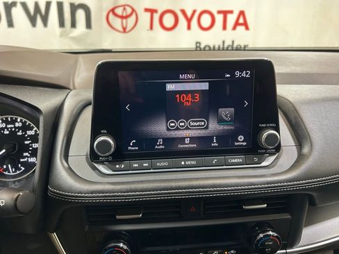 Used 2023 Nissan Rogue SV image 25