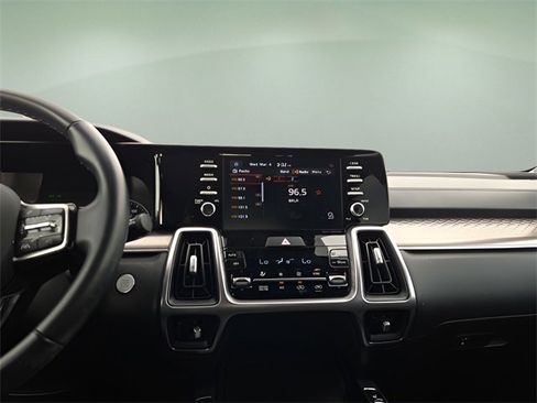 Used 2021 Kia Sorento S image 11