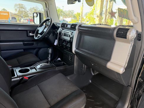 Used 2014 Toyota FJ Cruiser 2WD w/ Convenience Package image 17