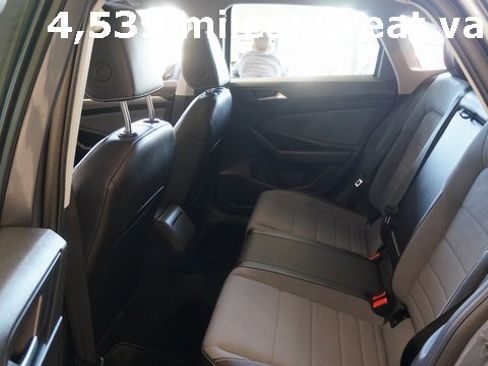 Certified 2025 Volkswagen Jetta SE image 32