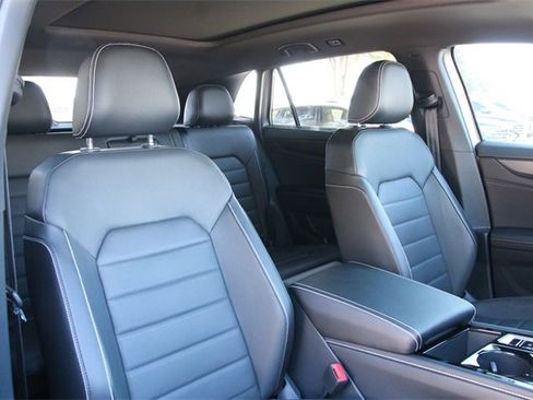 Certified 2025 Volkswagen Atlas Cross Sport SEL R-Line image 28