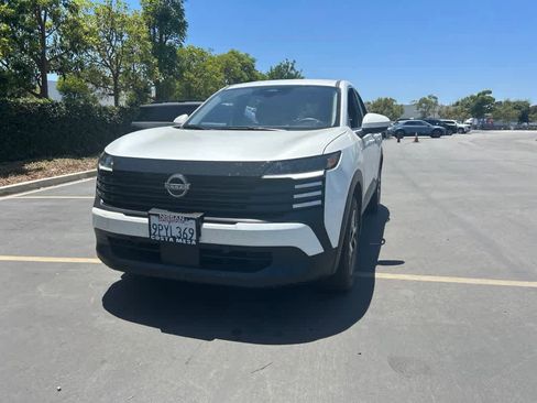 Used 2025 Nissan Kicks SV FWD image 5