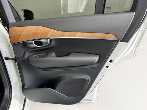 Used 2022 Volvo XC90 T5 Momentum w/ Advanced Package image 33