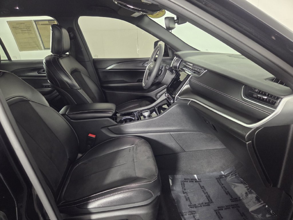 Used 2023 Jeep Grand Cherokee Altitude AWD/4WD image 51