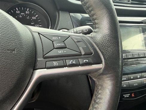 Used 2017 Nissan Rogue SV FWD image 8