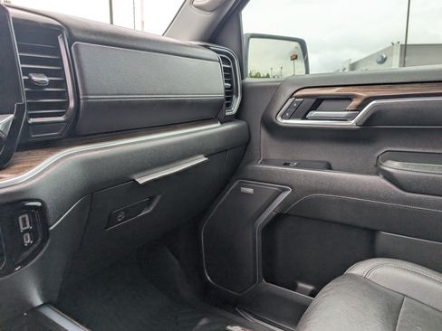 Used 2022 Chevrolet Silverado 1500 LT Trail Boss w/ LT Trail Boss Premium Package AWD/4WD image 31
