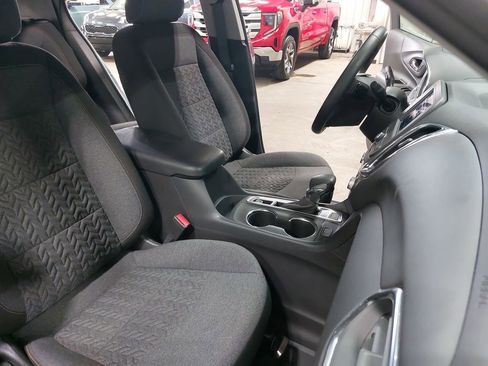 Used 2024 Chevrolet Equinox LT w/ LPO, Floor Liner Package image 10