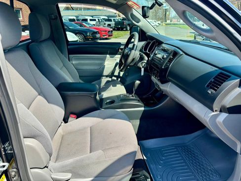 Used 2012 Toyota Tacoma 4x4 Regular Cab image 11