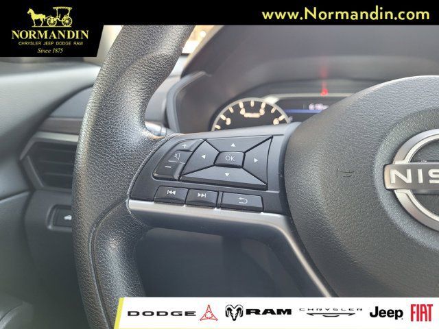 Used 2025 Nissan Altima 2.5 SV FWD image 13