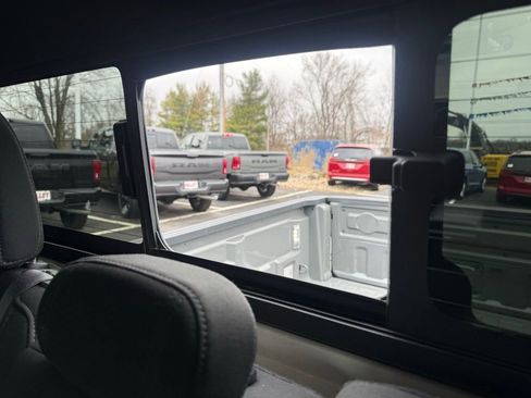 Used 2022 Jeep Gladiator Willys image 34