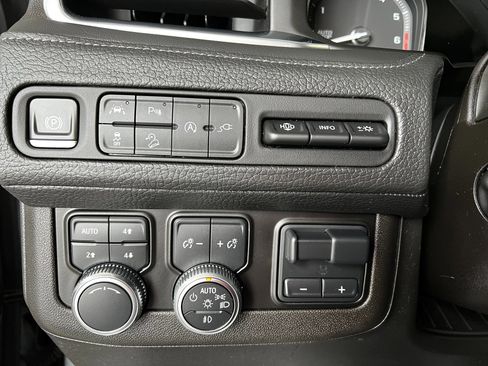 Used 2021 GMC Yukon Denali w/ Denali Premium Package AWD/4WD image 16