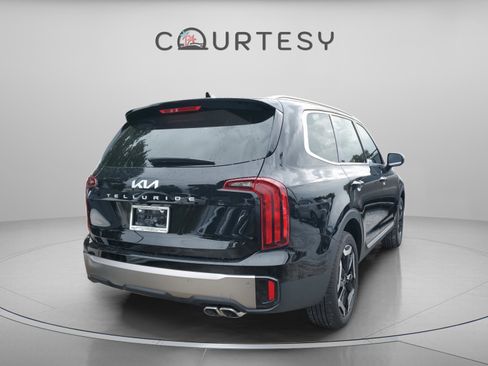 New 2025 Kia Telluride S image 3