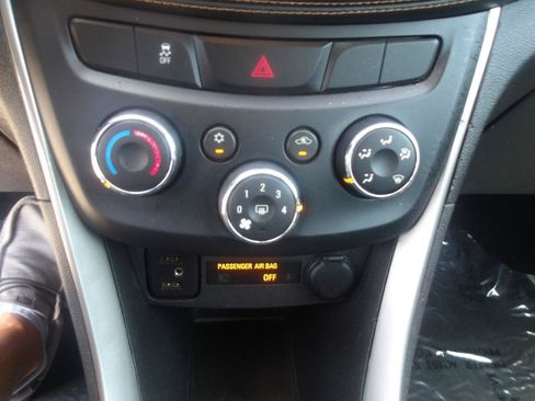 Used 2018 Chevrolet Trax LS FWD image 24
