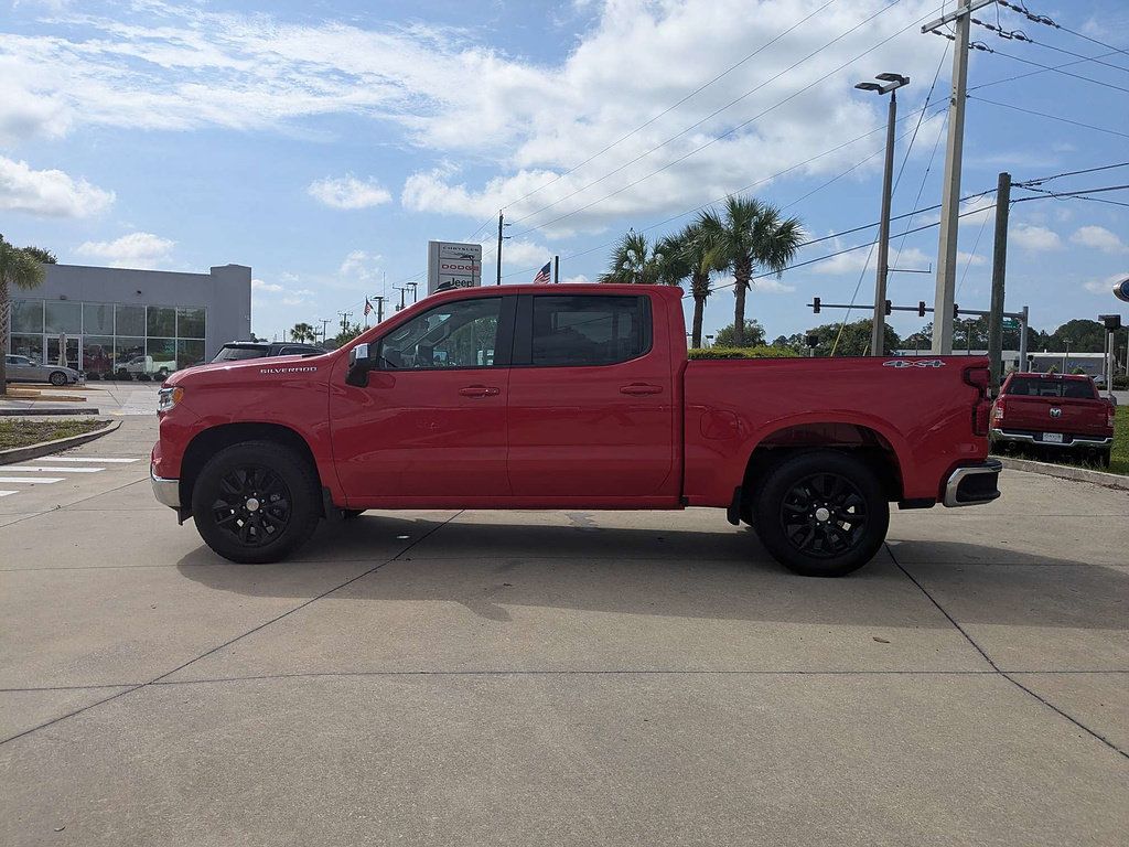 Used 2024 Chevrolet Silverado 1500 LT AWD/4WD image 6