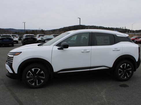 New 2026 Nissan Kicks SV w/ SV Premium Package AWD/4WD image 4