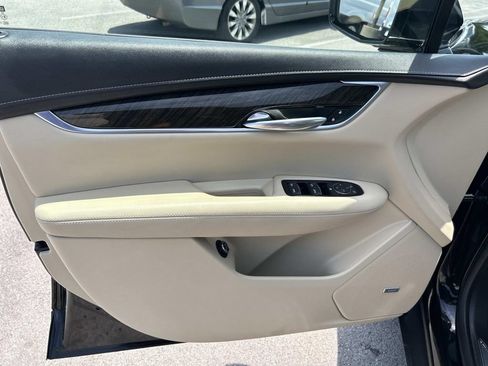 Used 2017 Cadillac XT5 FWD image 28