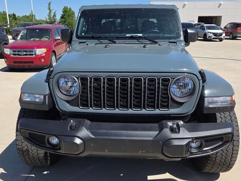 Used 2025 Jeep Gladiator Sport AWD/4WD image 8