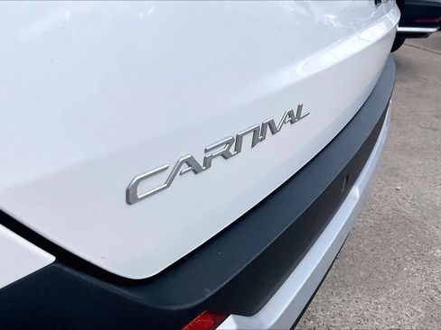 Used 2025 Kia Carnival image 29